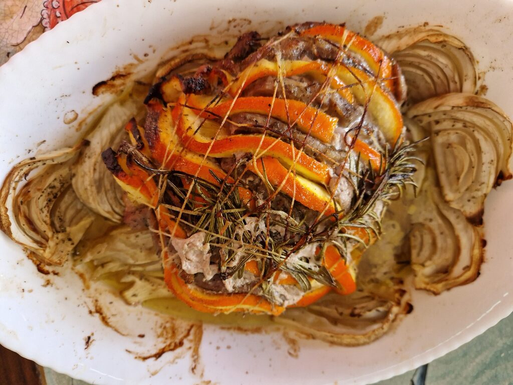 O lombo de porco com laranja e erva-doce