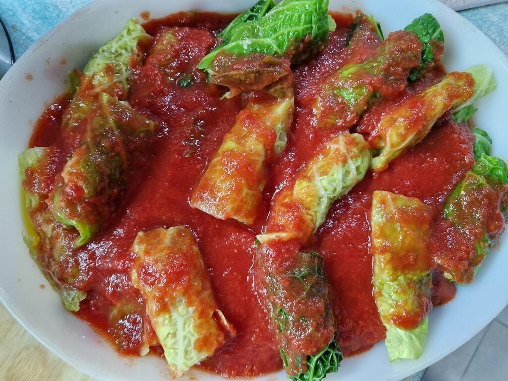 Pronto os rolinhos de repolho e linguiça