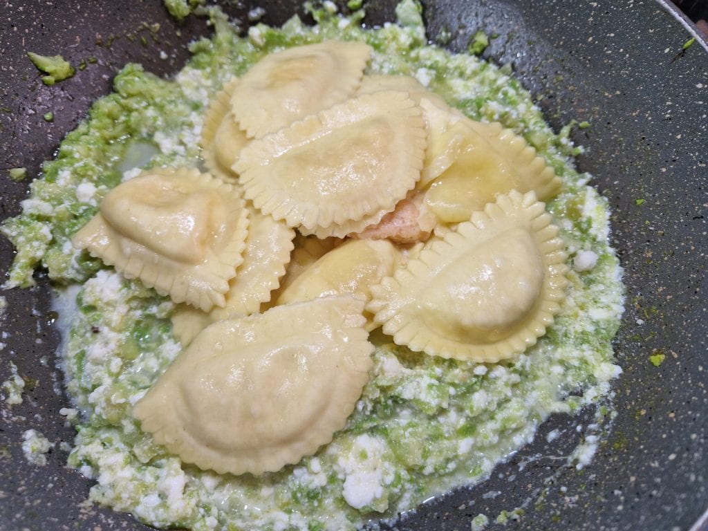 Ravioli com creme de ricota e abobrinha