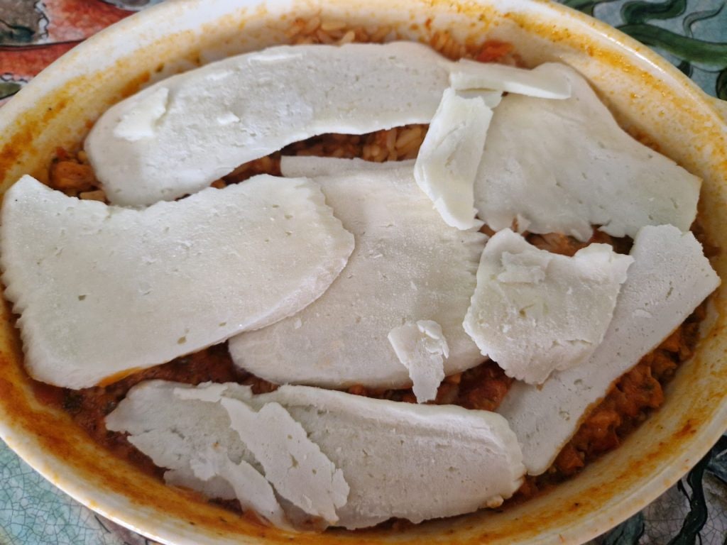 O timbale de arroz no micro-ondas