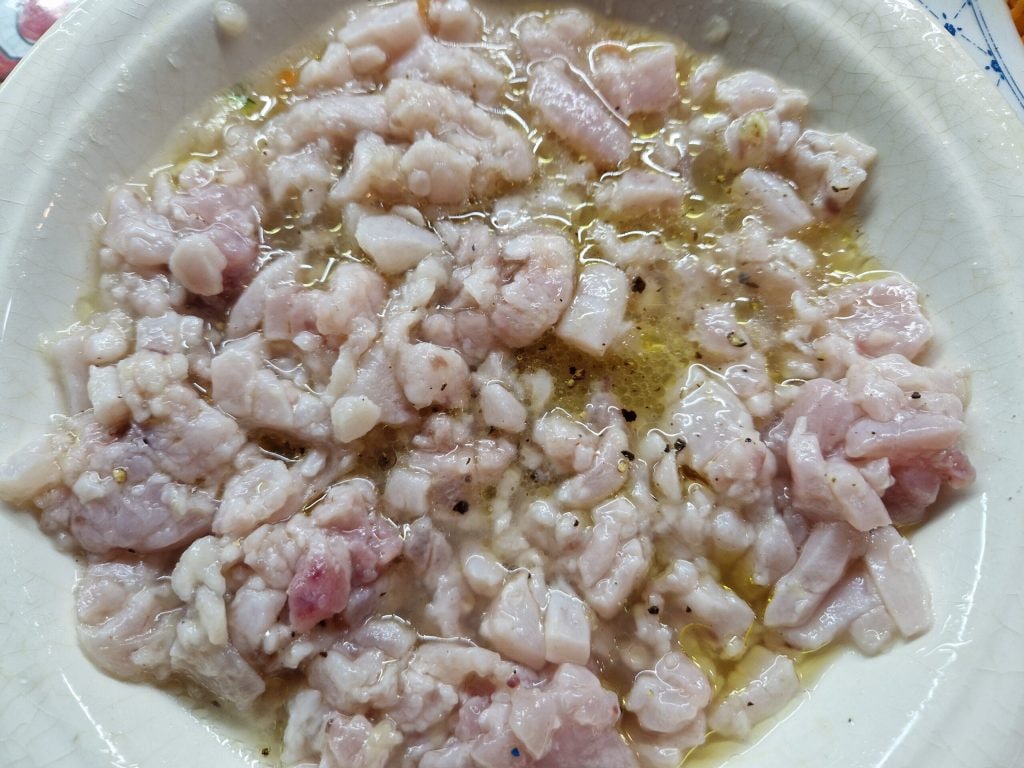 saladinha de peixe-espada e legumes