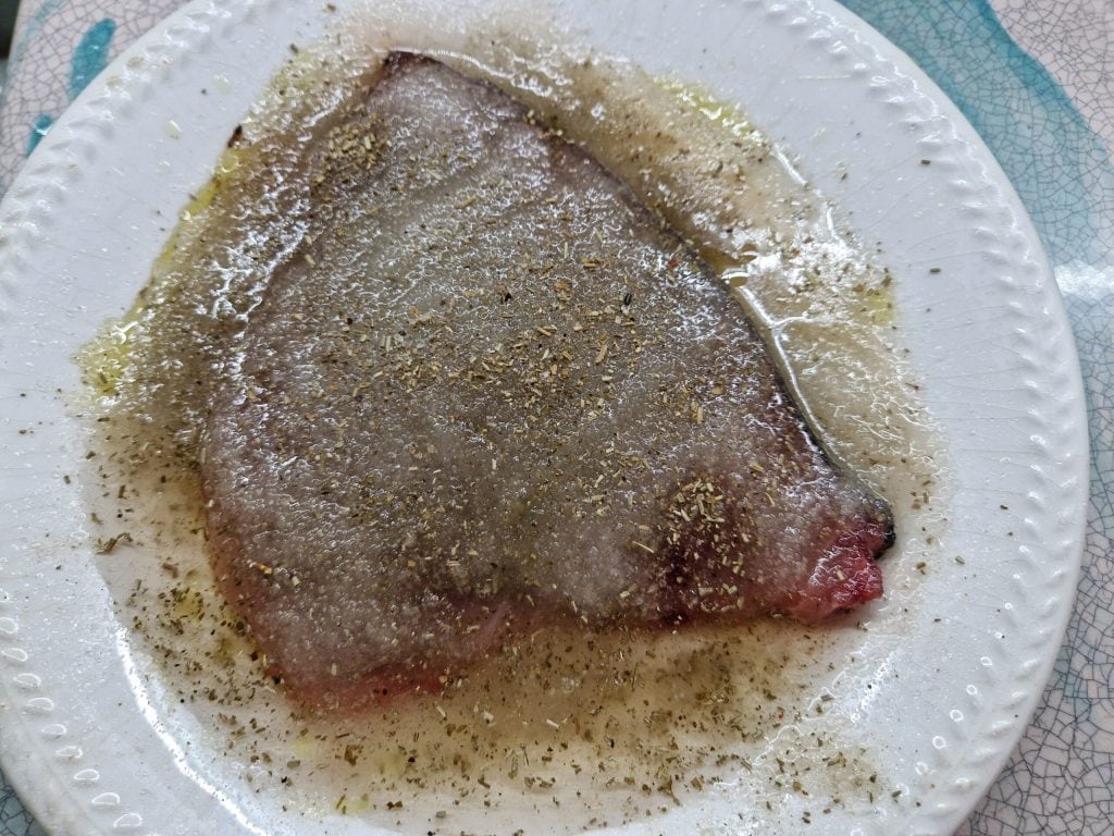 Peixe-espada marinado a seco