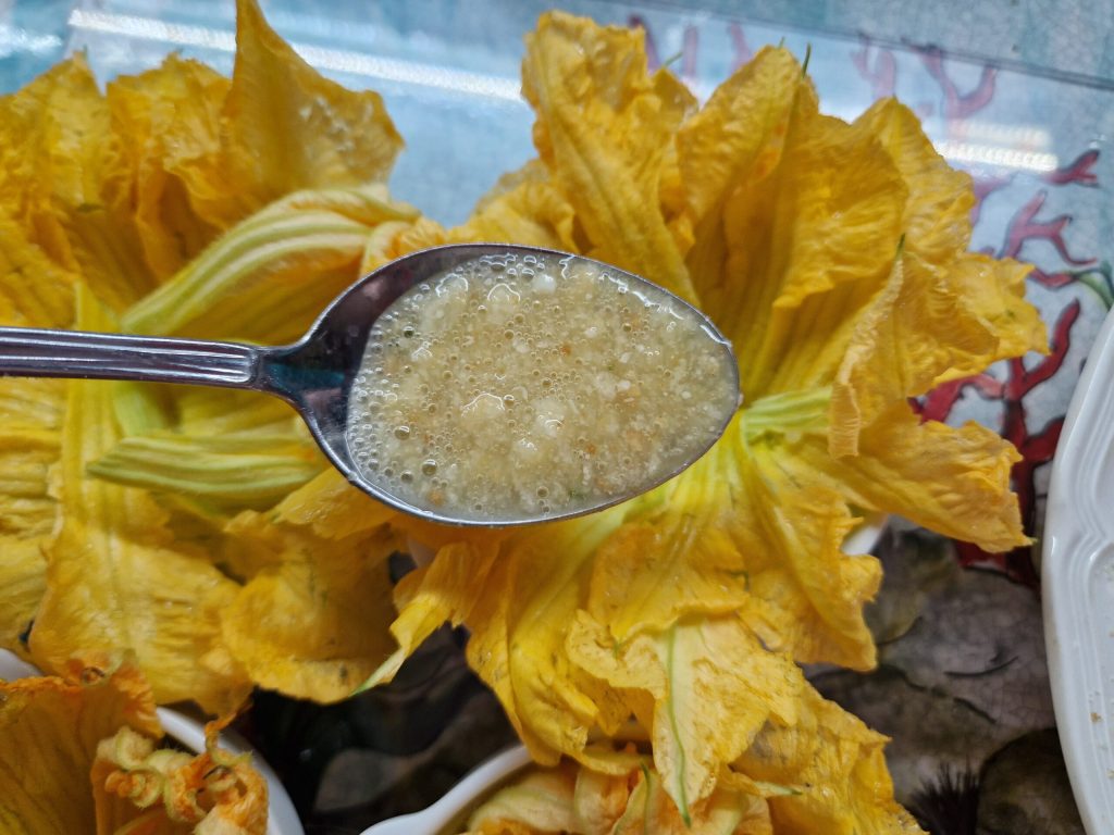 Os pacotinhos de flores de abóbora recheadas