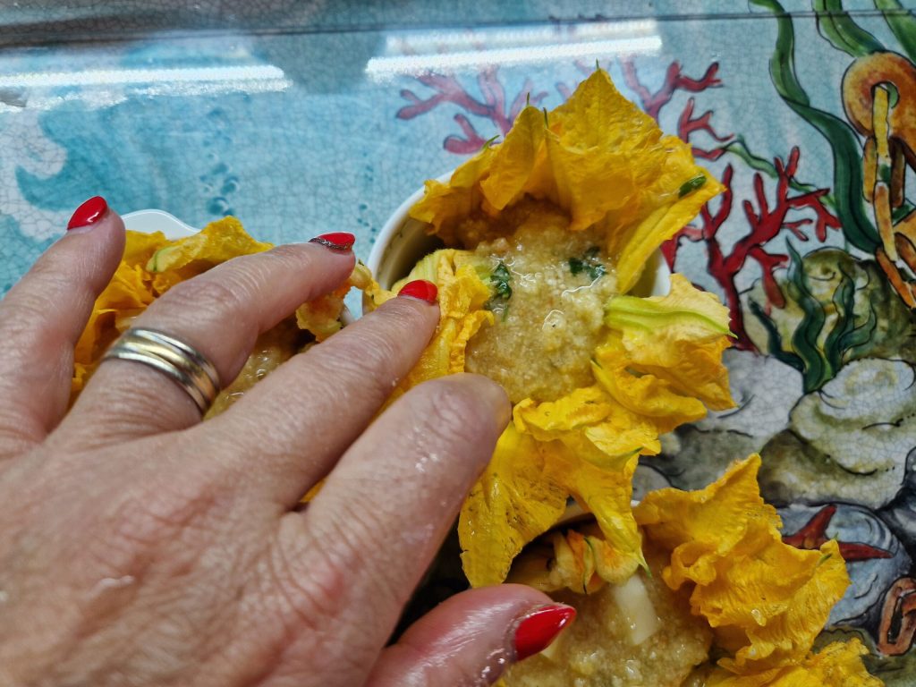 Os pacotinhos de flores de abóbora recheadas