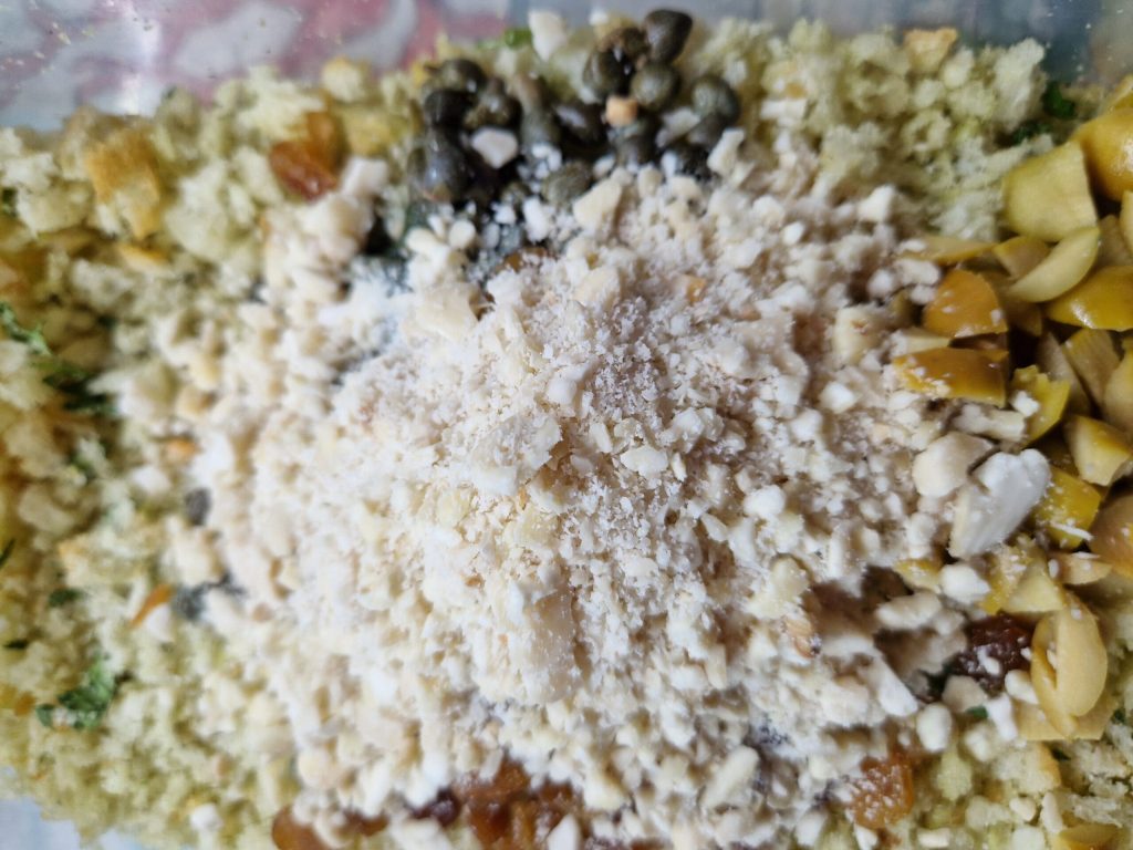 As sardinhas a beccafico à Eoliana com cebola caramelizada