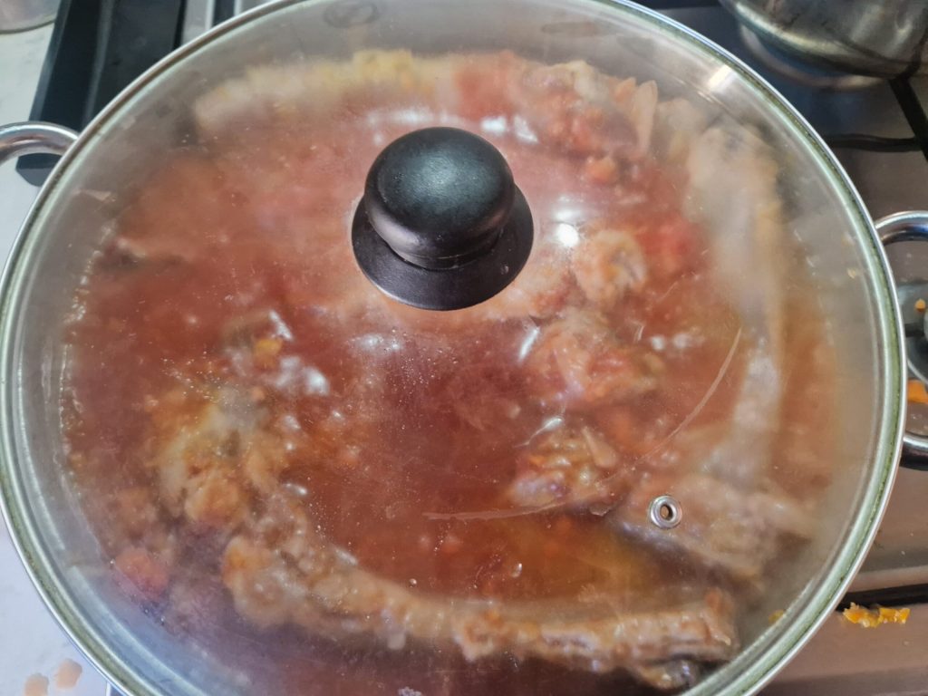 As costelinhas de porco ao molho