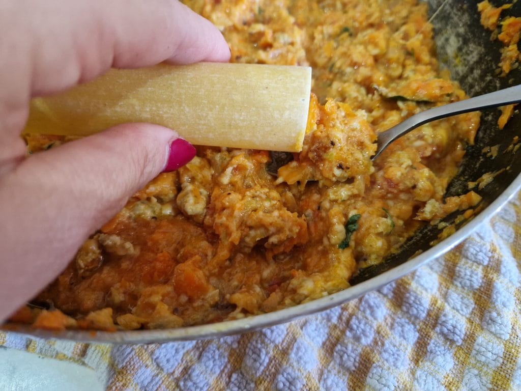 Os canelones recheados com peixe azul à siciliana