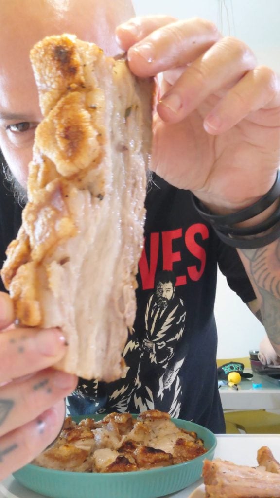 Bacon Assado Perfeito: O Segredo para uma Pele Incrivelmente Crocante (Guida 2025