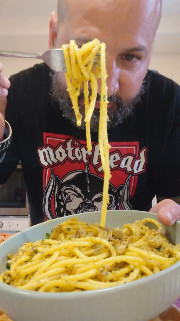 Macarrão com sardinhas de arrasar, simples e rápido que conquista você?