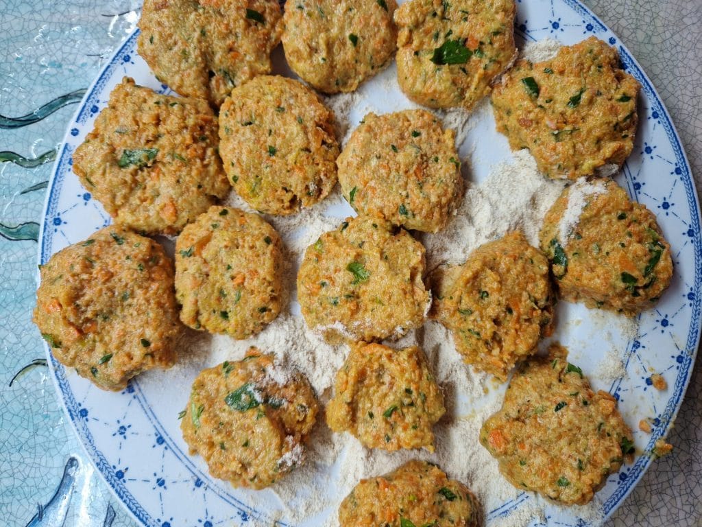 Bolinho de Cenoura Finger Food com Molhos