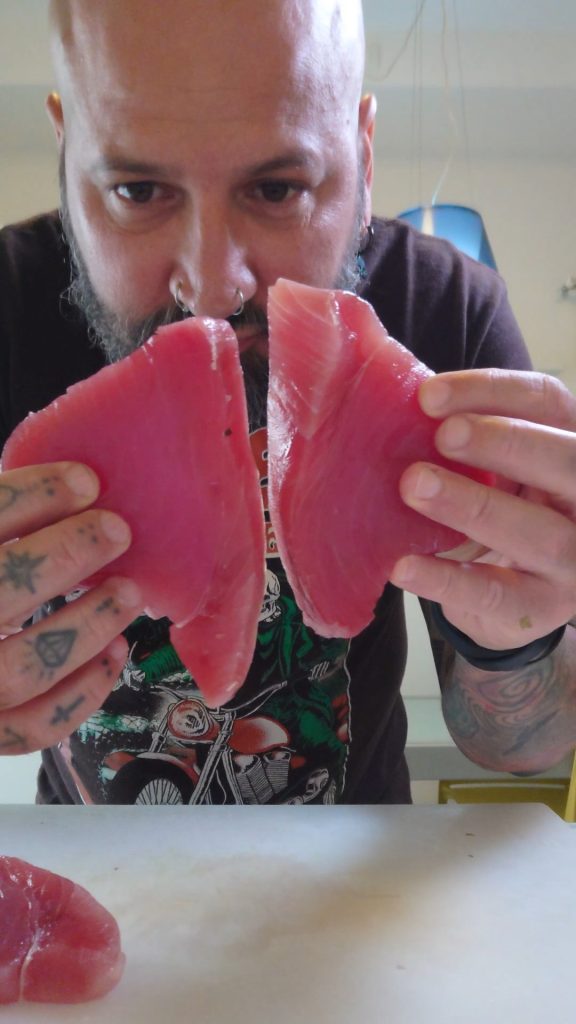 Macarrão com Abobrinha e Atum Fresco Selado Receita de Verão Rápida