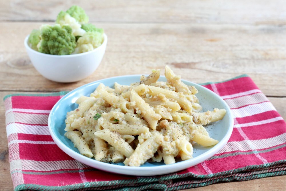 Penne com creme de brócolis