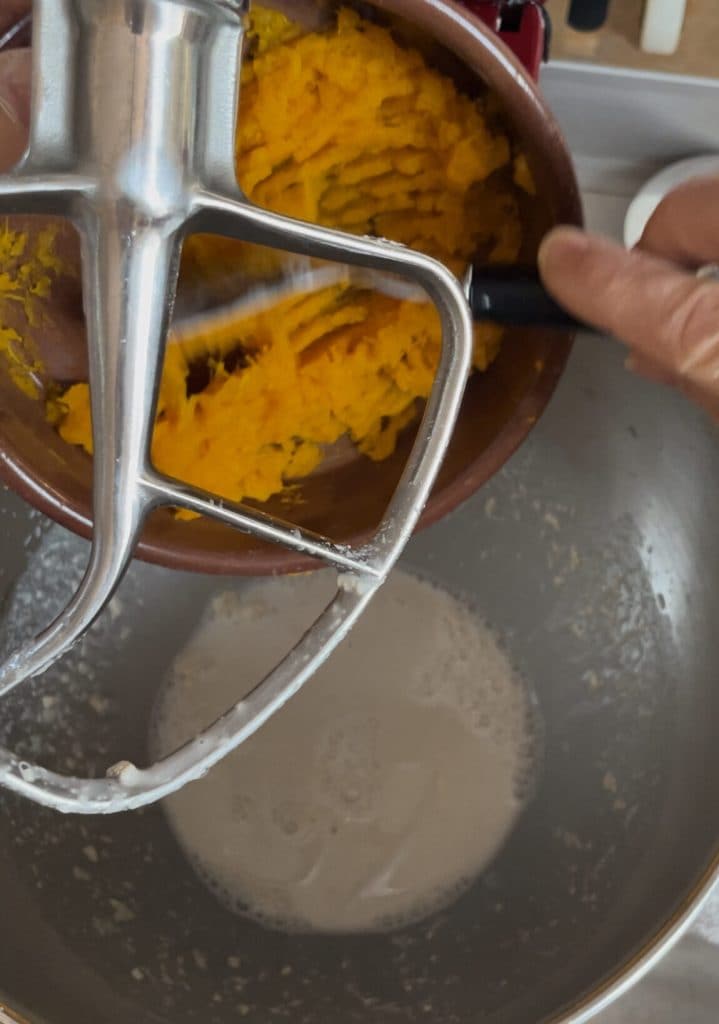 purê de abóbora na massa da focaccia