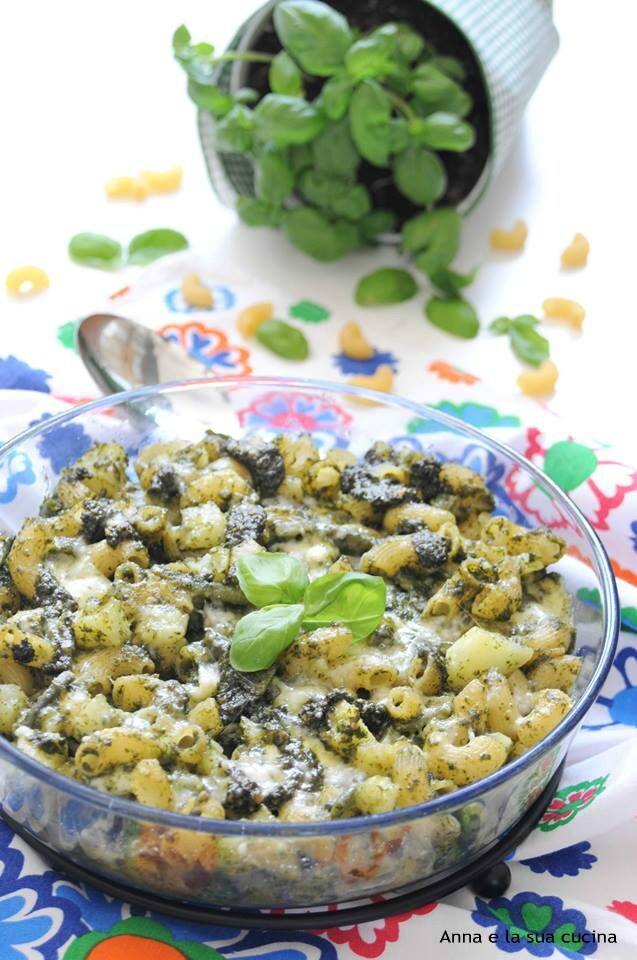 Macarrão de forno com pesto, vagem e batatas