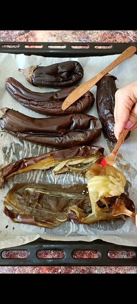 Retiramos a polpa das berinjelas
