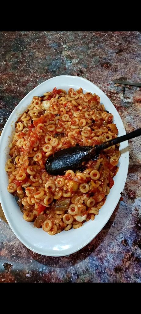 Despejamos os anelletti na travessa