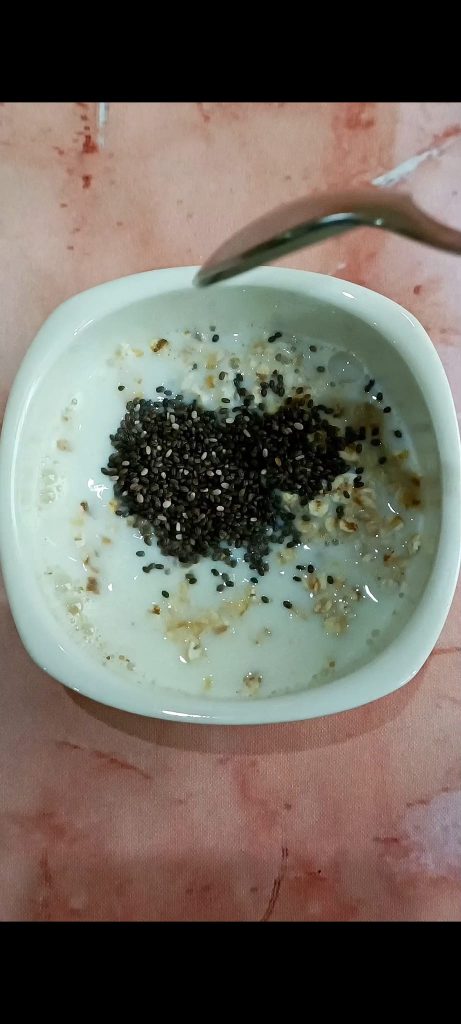 Aveia, leite e sementes de chia