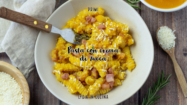 Macarrão com creme de abóbora e bacon