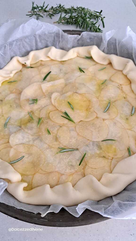 Torta folhada com batatas