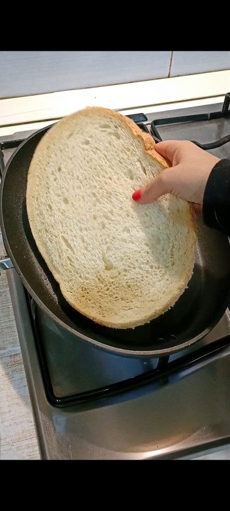 Tostamos as fatias de pão