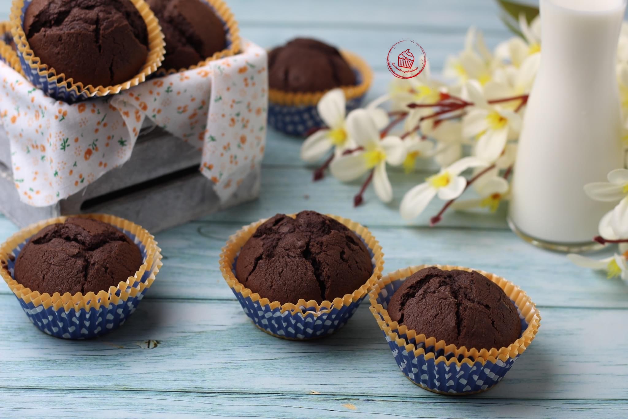 Muffins macios de chocolate