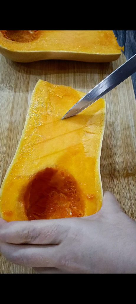Fazemos incisões com uma faca