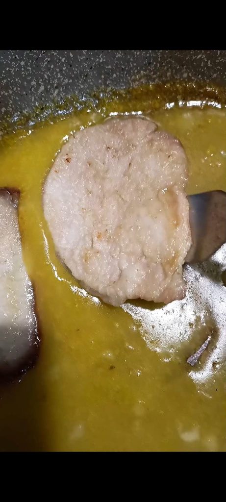 Recolocamos as fatias na panela
