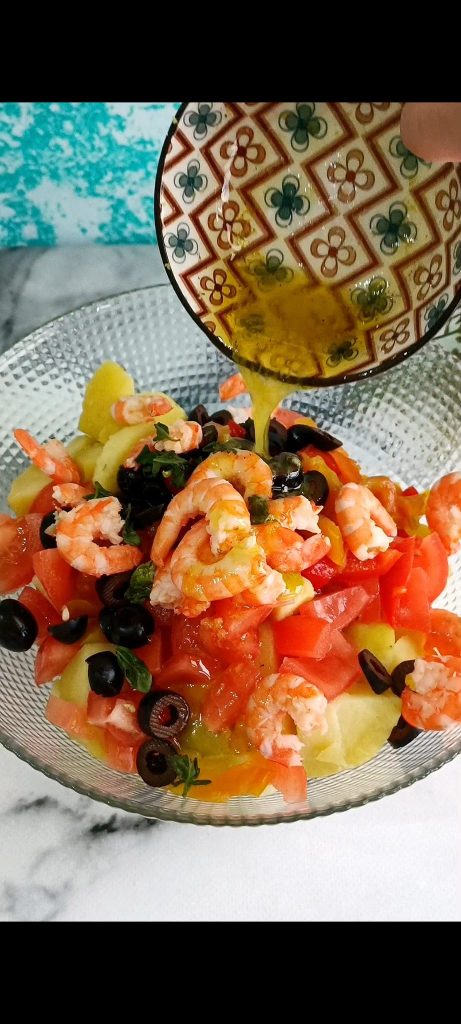 Temperamos com óleo, suco e casca de limão, sal e pimenta