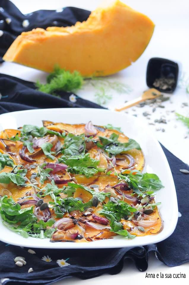 Abóbora assada com salada de espinafre e rúcula