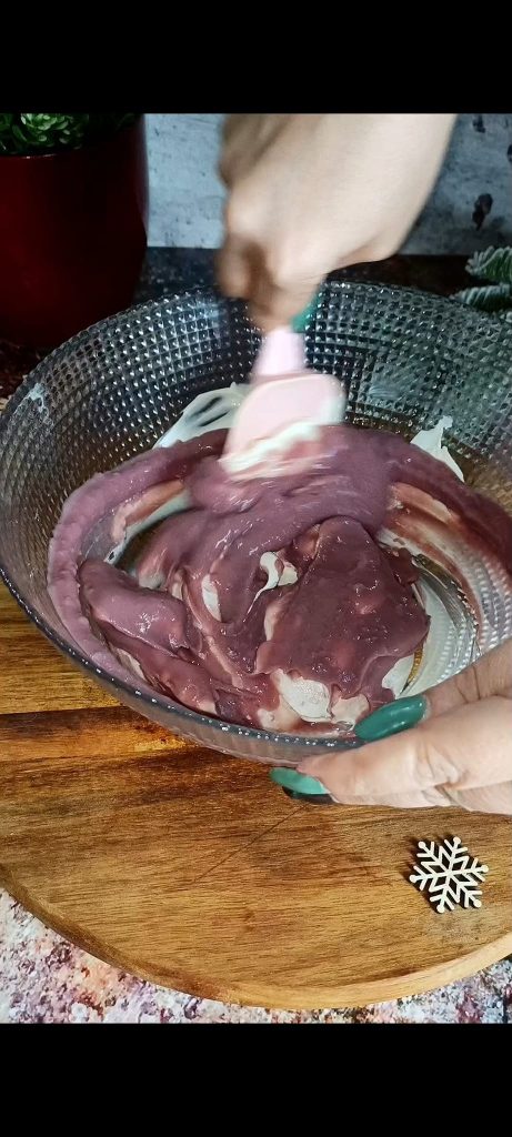 Misturamos o mascarpone com o creme de romã
