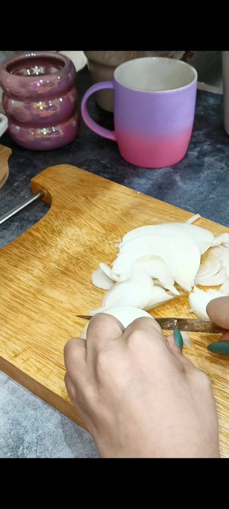 Cortamos as cebolas em fatias