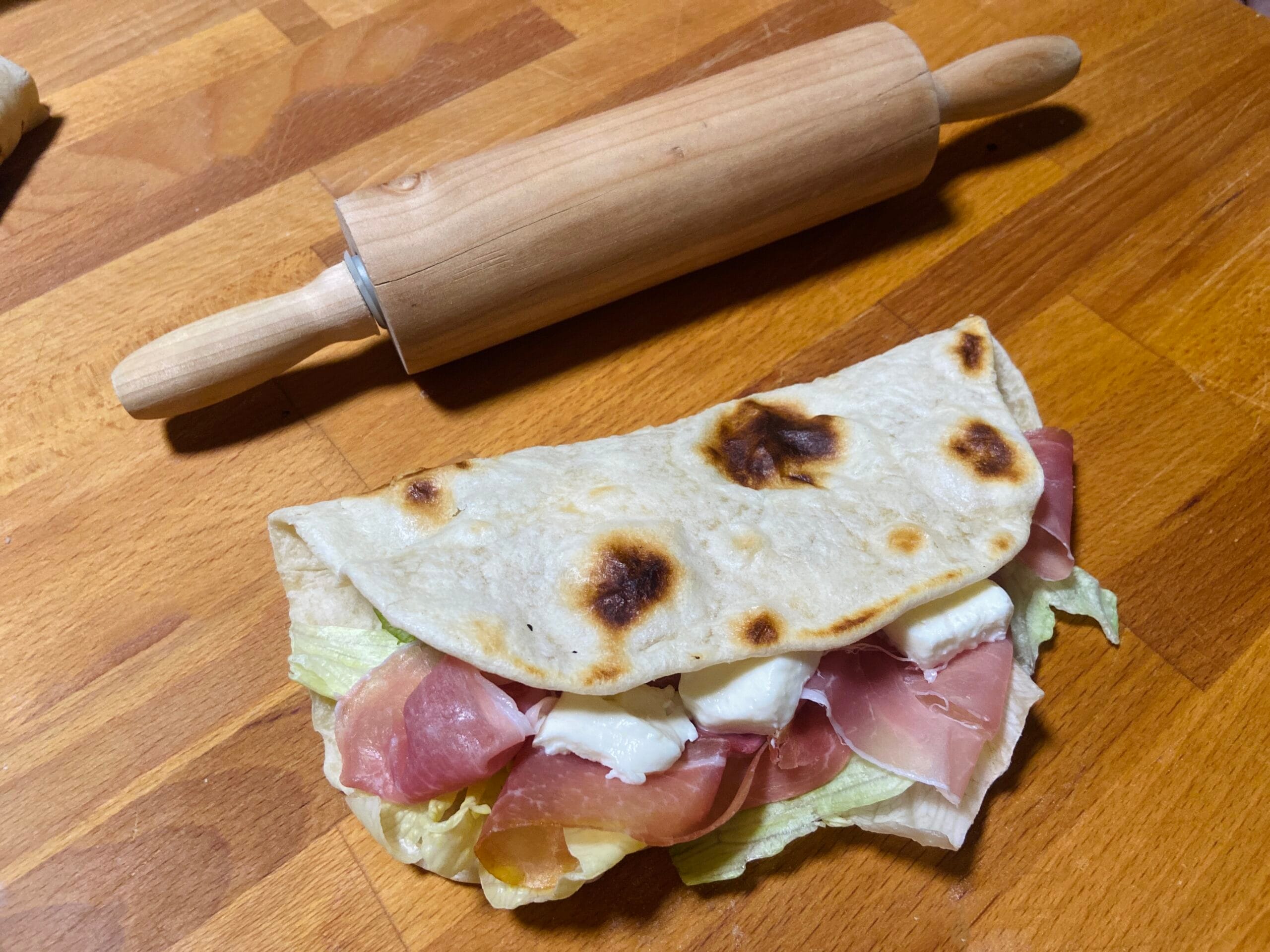 Piadina romagnola recheada