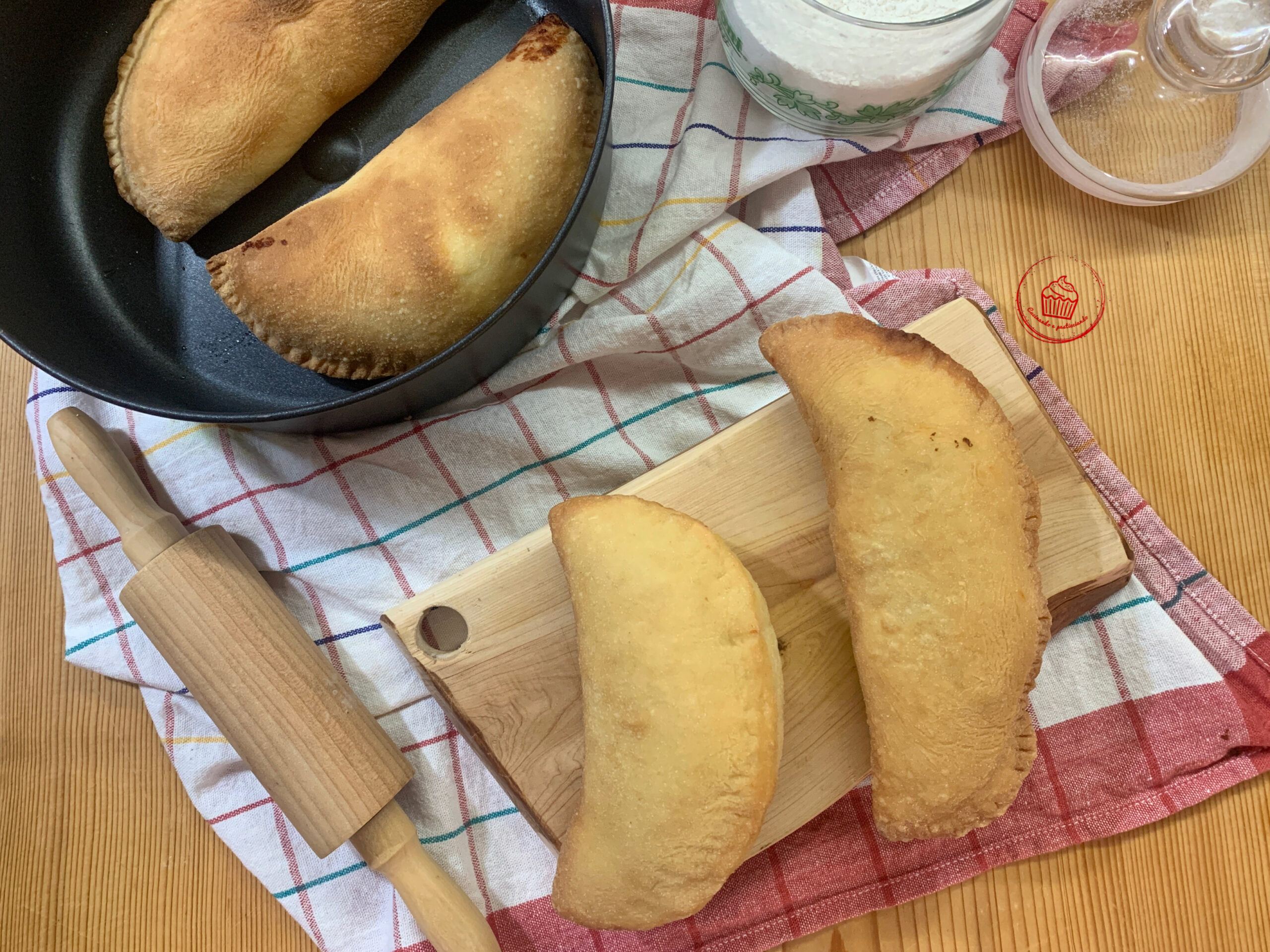 Panzerotti cozidos na fritadeira elétrica