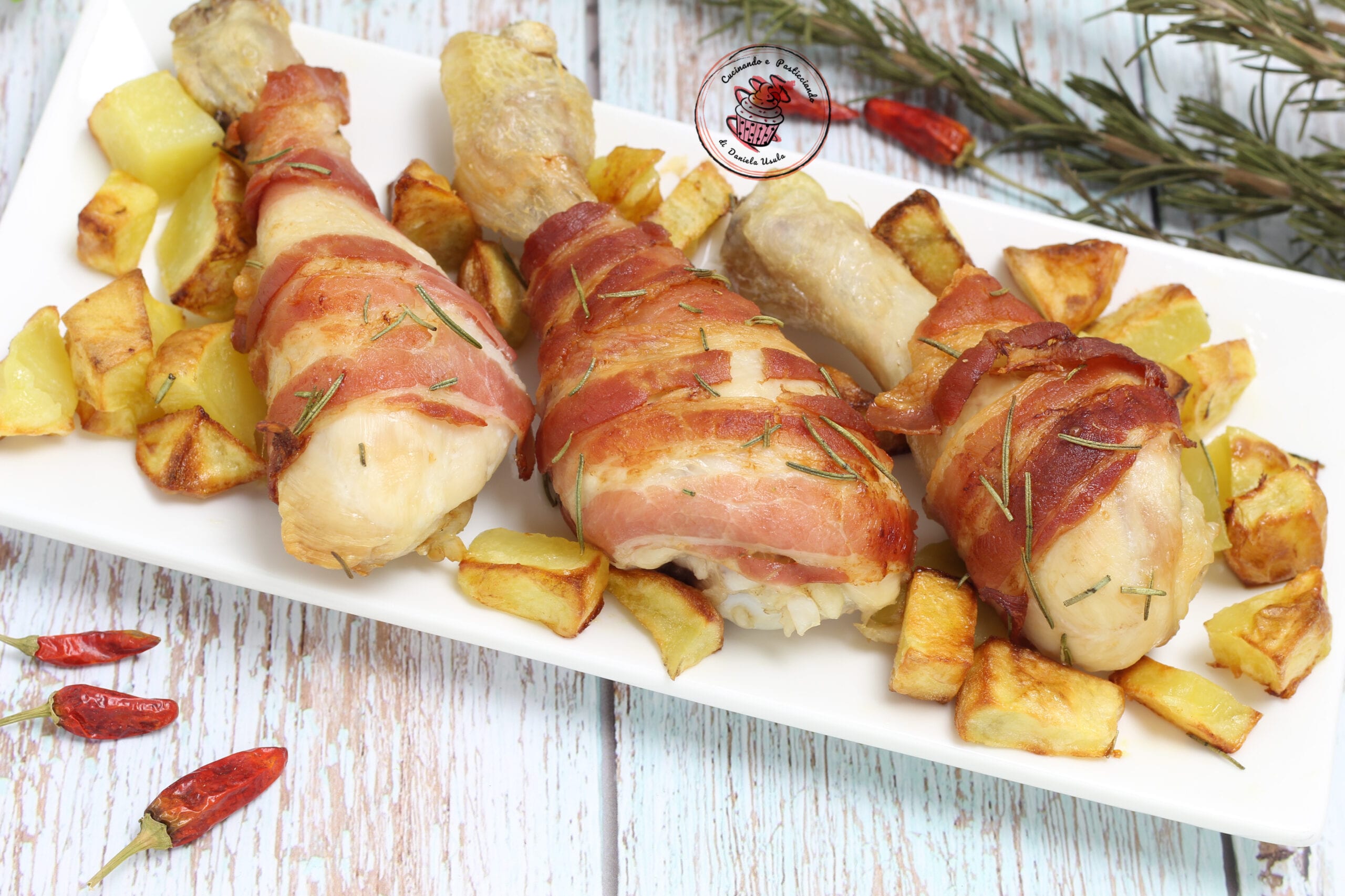 Coxa de frango com bacon e batatas na fritadeira a ar