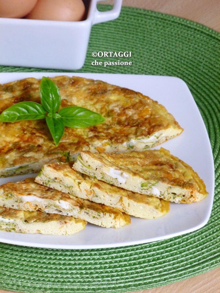 Omelete com flor de abóbora na frigideira