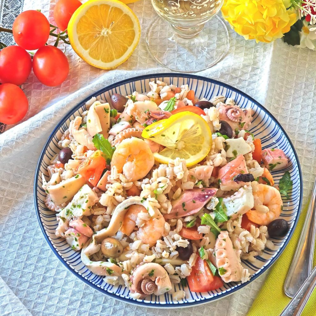 Salada de frutos do mar com cevada