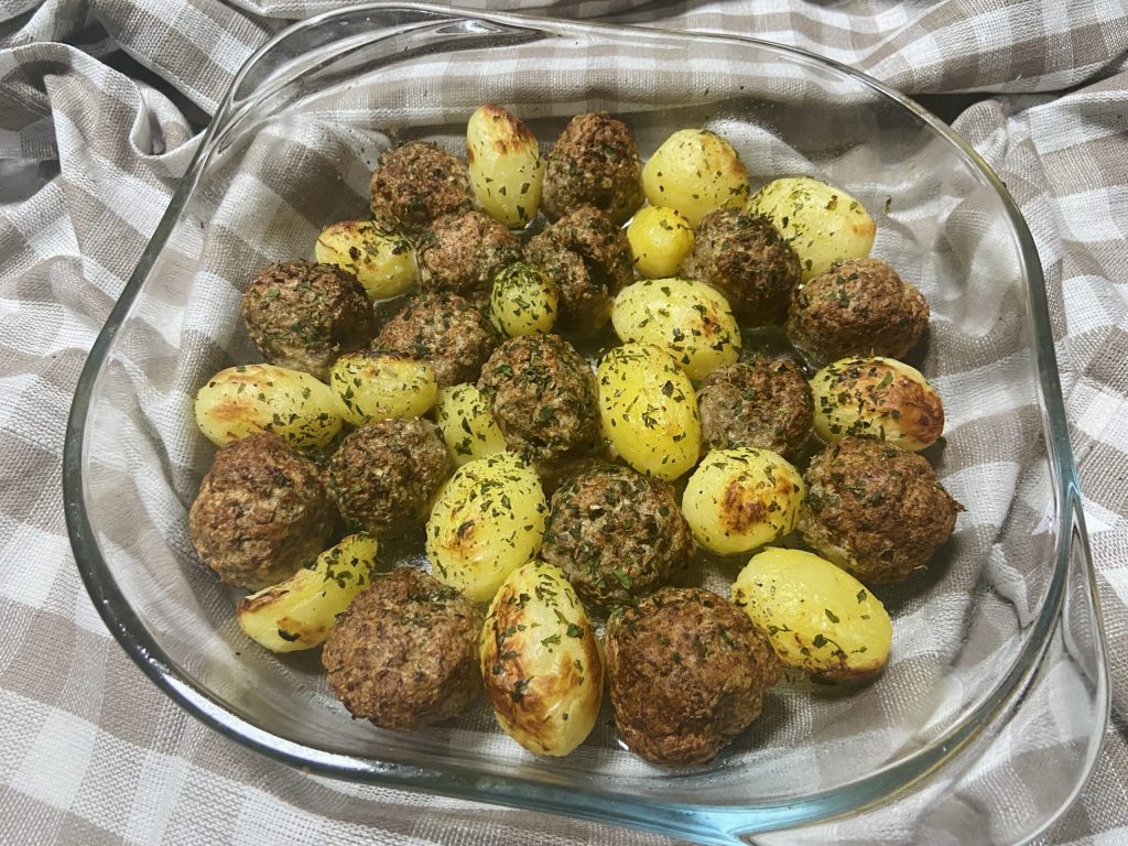 almôndegas com batatas