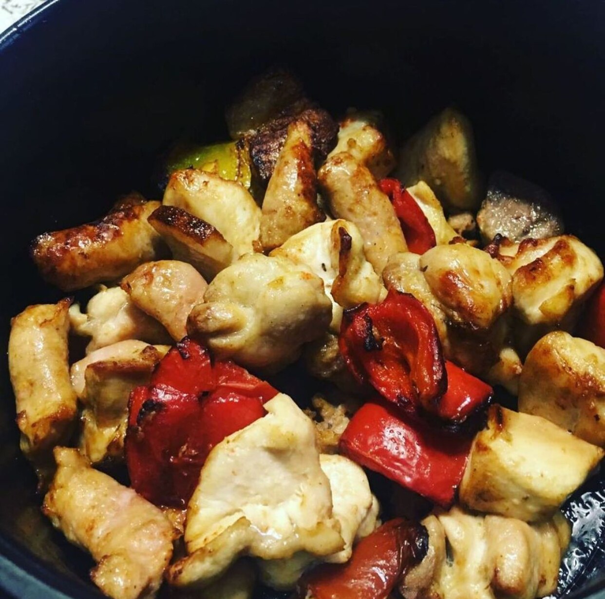 Espetinhos cozidos na fritadeira a ar