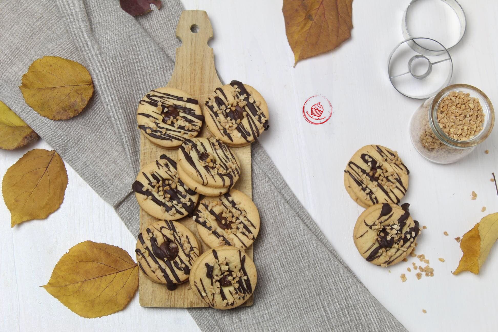 Biscoitos com chocolate e granulado de amêndoas