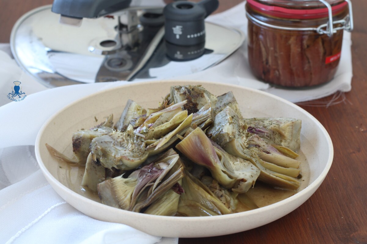 Alcachofras com anchovas na panela de pressão