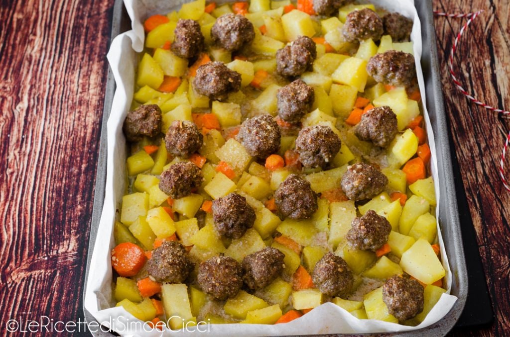 Almôndegas assadas com batatas