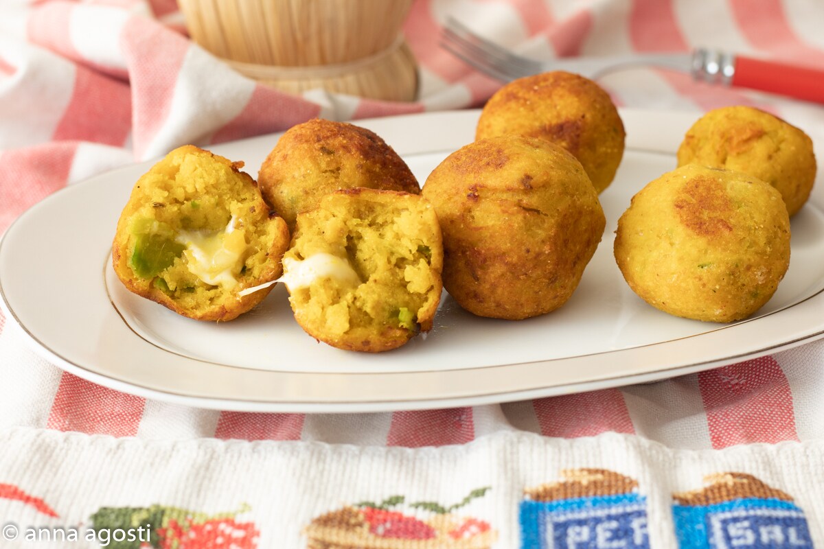 Almôndegas de abóbora e polenta com coração cremoso