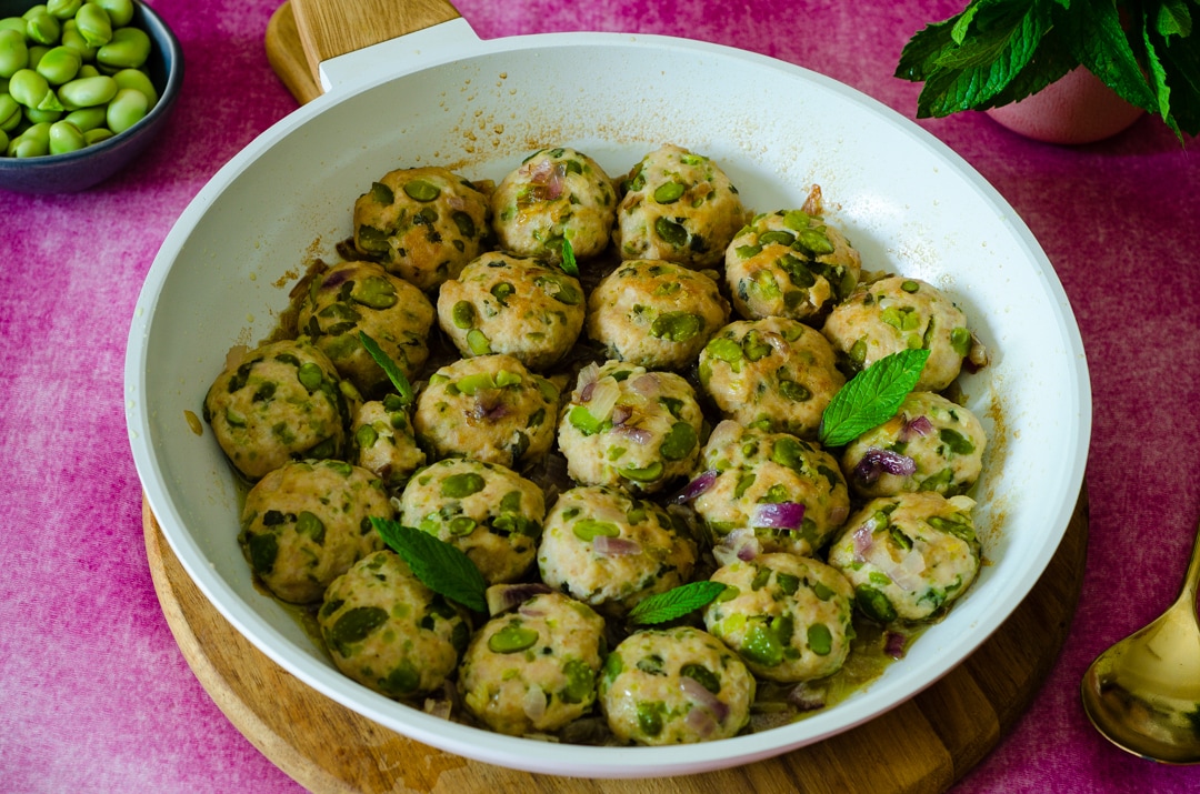 Almôndegas de carne com favas e hortelã, receita saborosa, rápida e muito fácil!