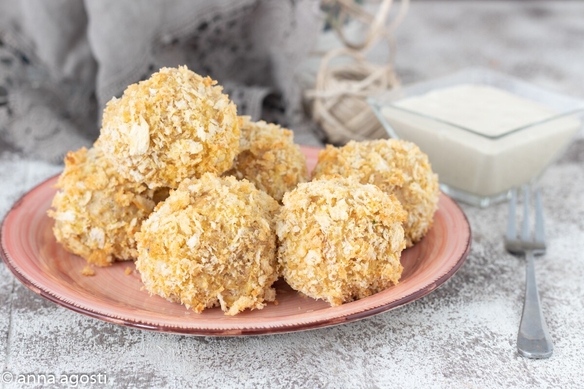 Almôndegas de polvo, batatas e panko na fritadeira sem óleo