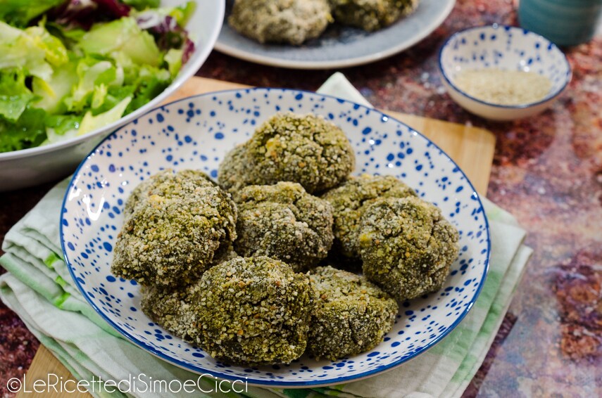 Almôndegas de feta e espinafre
