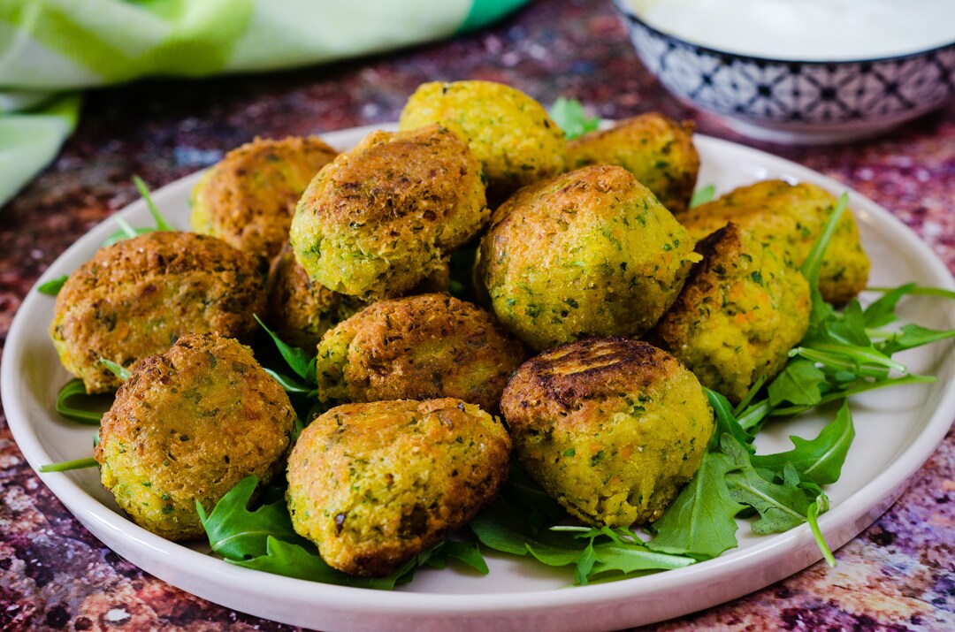 Almôndegas de grão-de-bico e rúcula sem pão e sem ovos, deliciosas!