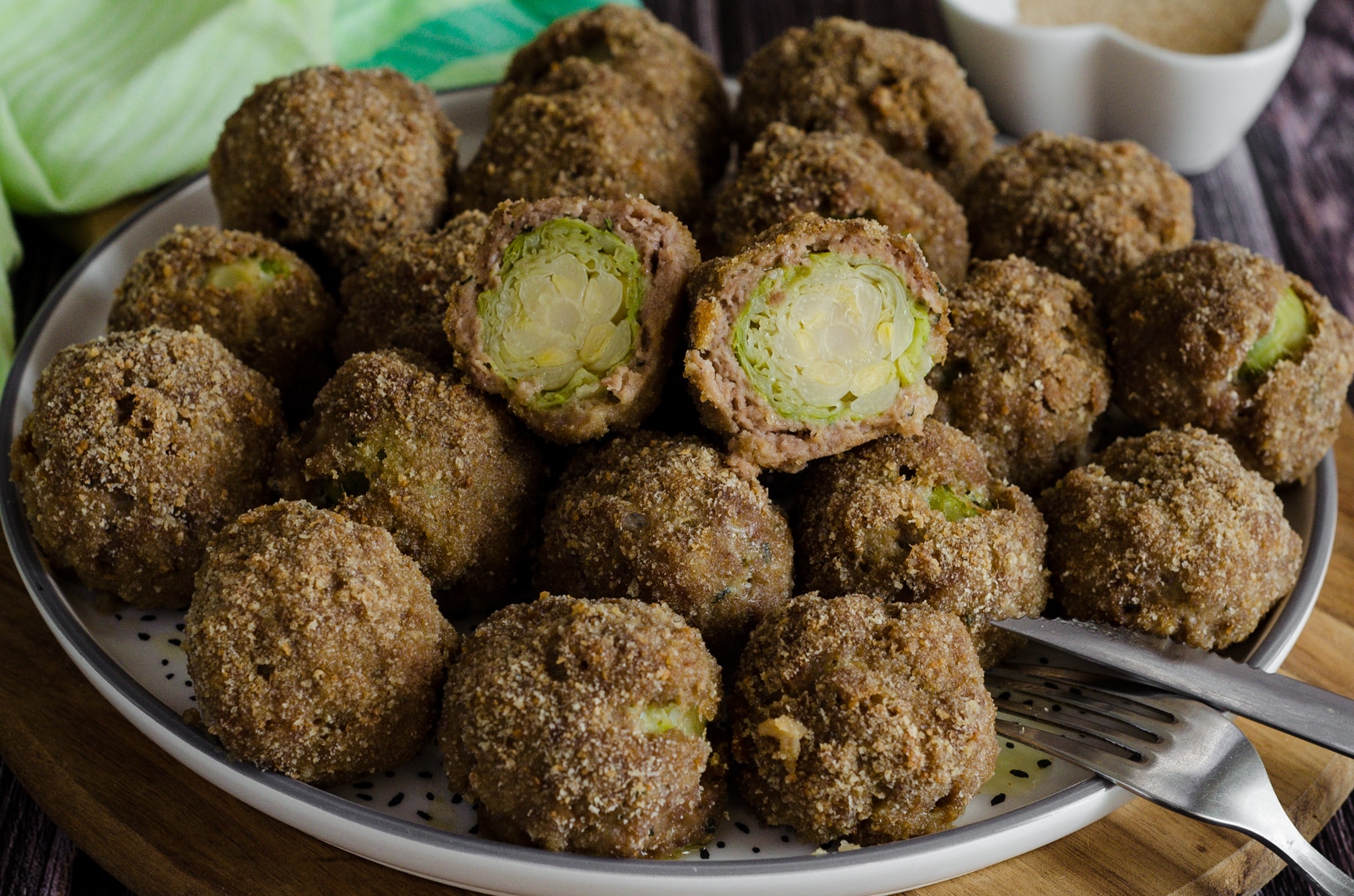 Almôndegas Recheadas com Couves de Bruxelas