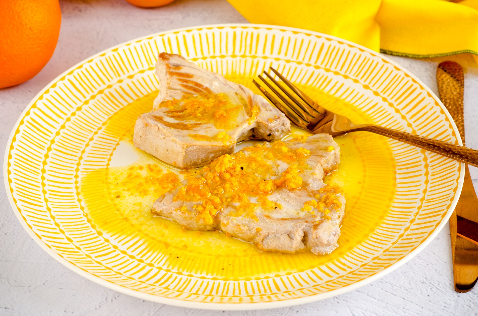 Atum com molho de laranja