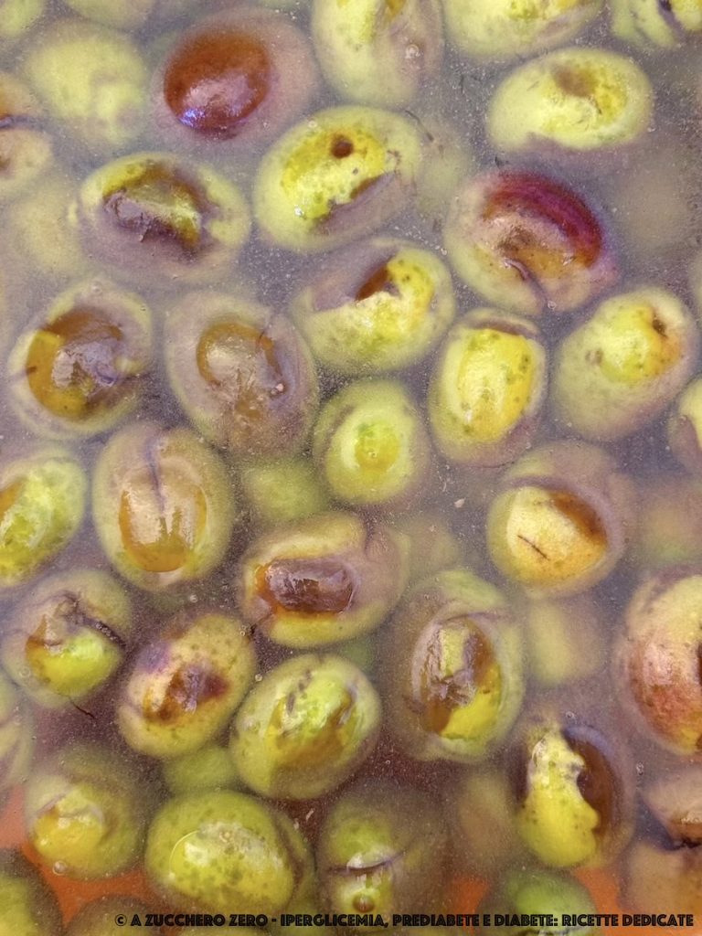 Azeitonas verdes esmagadas | receita siciliana preparo passo a passo