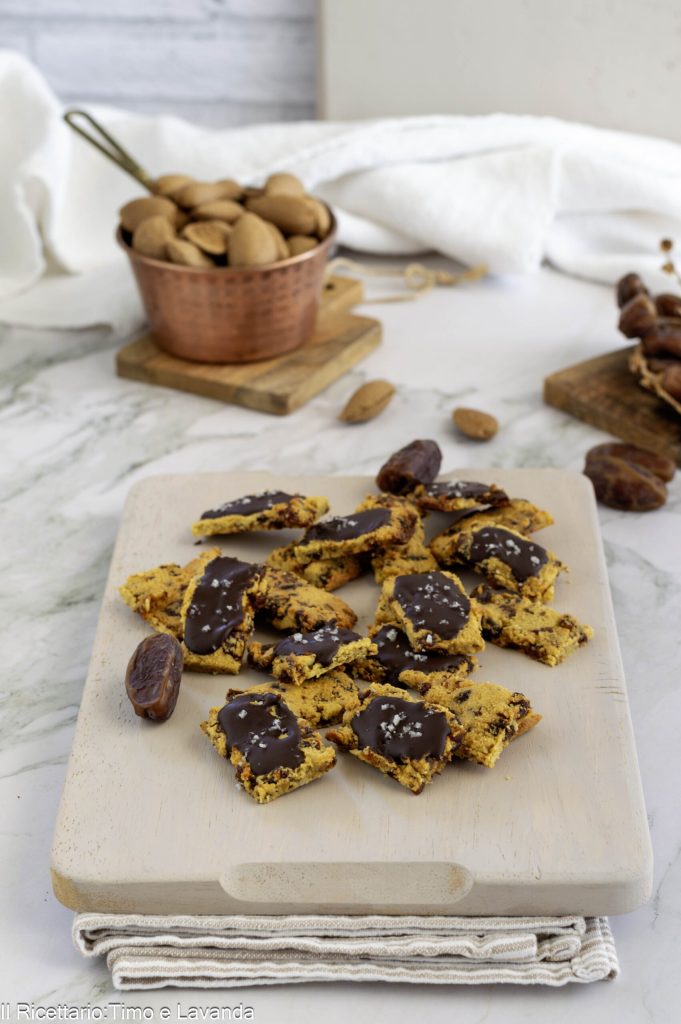 biscoitos de amêndoas e tâmaras